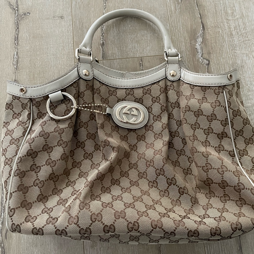 Authentic Gucci GG Canvas Sukey Medium - Picture 2 of 7